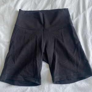 Aritzia biker shorts